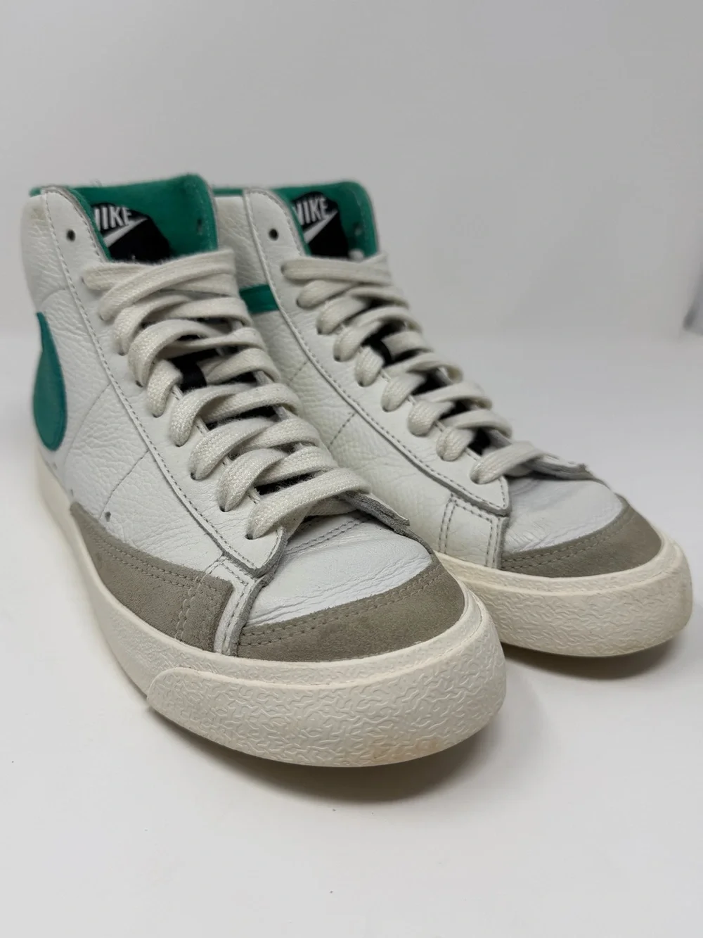 Nike High-Top Sneakers in White, Teal, and Gray & Red Sz. 4.5